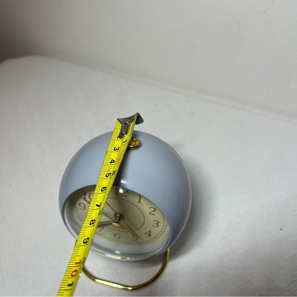 Retro Alarm Clock Desktop Small Alarm
Quartz Battery operated. Self standing. - Picture 7 of 9